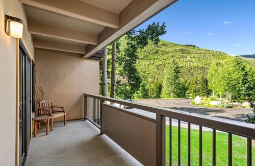 Vail Apartment | Vail Home/Hot Tub On Bus Line