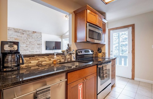 Vail Condo | Vail Luxury 2 Bed, Steps to Vail Mountain, Family Friendly, Romantic Getaway