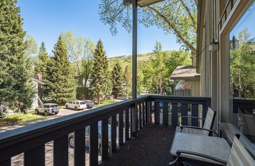 Vail Condo | Vail Luxury 2 Bed, Steps to Vail Mountain, Family Friendly, Romantic Getaway