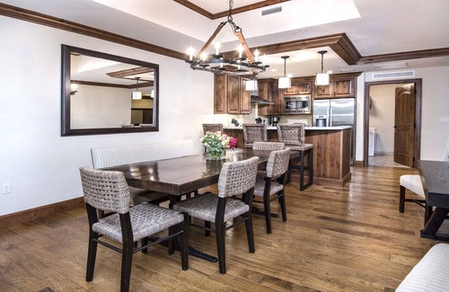 Vail Condo | Vail Ritz Carlton Residence with air conditioning! Luxurious Hot Tub/Amenities