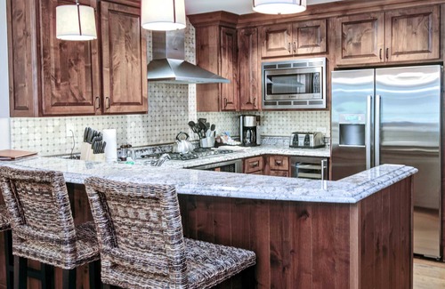 Vail Condo | Vail Ritz Carlton Residence with air conditioning! Luxurious Hot Tub/Amenities