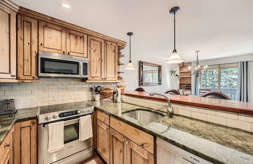 Vail Condo | Vail Village 2 BD/2BA condo sleeps 6