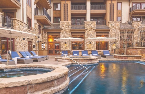 Vail Hotel | Vail Village Sebastian Resort 2 Queen Room - pool, spa, hot tubs, dining onsite!