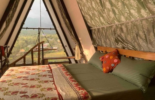 Gunehr Ski Chalet | Vairo Cottage