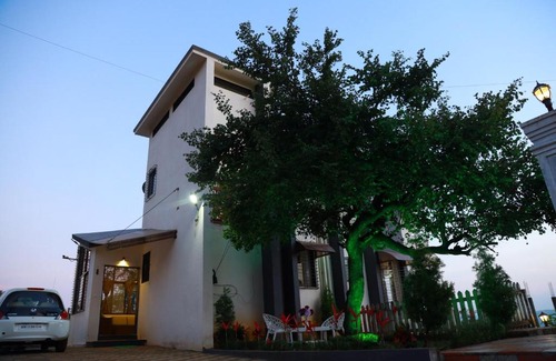 Panchgani House | Vajra Villa