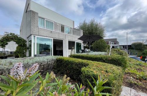 Kortgene House | Vakantiehuis met eigen aanlegsteiger