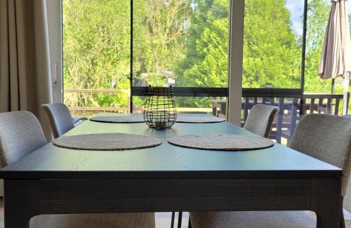 Geel House | Vakantiewoning aan het water, vissen, wandelen en genieten in de natuur