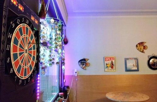 Mol House | Vakantiewoning in Mol centrum met eigen bar "CasaCuriosa"