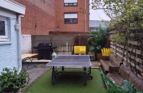 Mol House | Vakantiewoning in Mol centrum met eigen bar "CasaCuriosa"