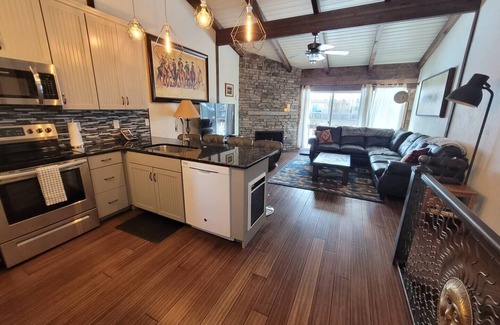 Sun Valley Apartment | Val d' Sol—Unbeatable Downtown Ketchum Location