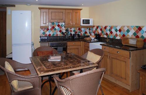 Lehon House | Val Rive - Rose Cottage