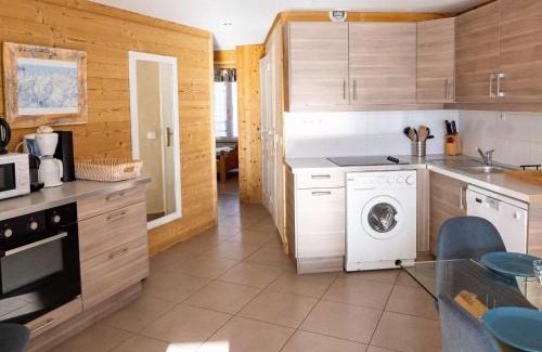 Val-Thorens Apartment | Val Thorens - Appt 6 pers rénové, 2 chambres, WiFi, loc. à skis, proche pistes - FR-1-637-28