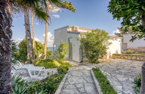 Veli Losinj Apartment | Valdarke Seaside Apartment - Happy Rentals