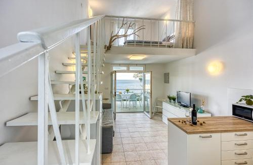 Veli Losinj Apartment | Valdarke Seaside Apartment - Happy Rentals