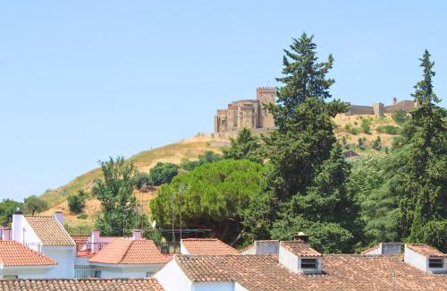Aracena House | Valdehelechoso Vistas al Castillo by SIERRA VIVA