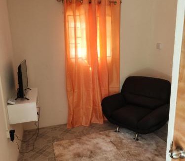 Graeme Hall Park Apartment | Valdu Cozy Cottage