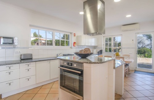Funchal Villa | Vale Verde in Lagos With 6 Bedrooms and 4 Bathrooms