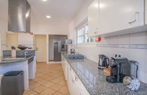 Funchal Villa | Vale Verde in Lagos With 6 Bedrooms and 4 Bathrooms