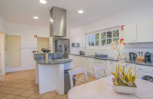 Funchal Villa | Vale Verde in Lagos With 6 Bedrooms and 4 Bathrooms