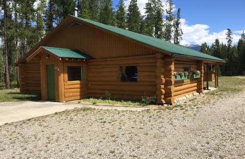 Valemount House | Valemount Mountain Retreat Guesthouse