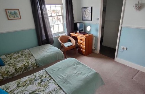 Weymouth Bed & Breakfast | Valentine Guest House
