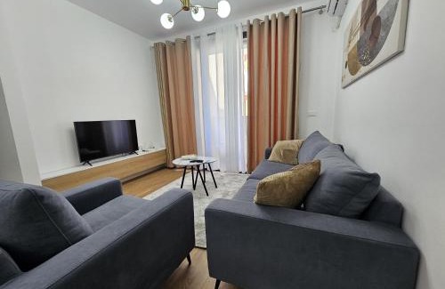Tirana Apartment | Valentino Zirkon