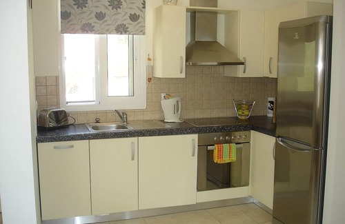 Thiramonas Apartment | VALERIANO NrKATELIOS,2 Bed Grd Floor Villa Apartment Private Pool,Full A/C,Wi-Fi