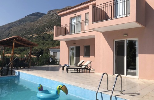 Thiramonas Apartment | VALERIANO NrKATELIOS,2 Bed Grd Floor Villa Apartment Private Pool,Full A/C,Wi-Fi