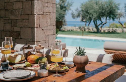 Amoudi Villa | Valerozo Villas - Exclusive Beachside Experience
