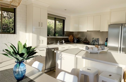 Valla Beach House | Valhalla - One minute walk to beach, pet friendly, surfing, ocean views