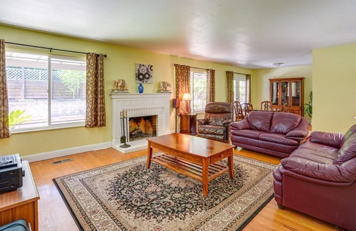 Vallejo House | Vallejo Vacation Rental - 1 Mi to Six Flags!
