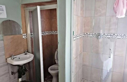 Bezuidenhout Valley House | Valley Center Guest House