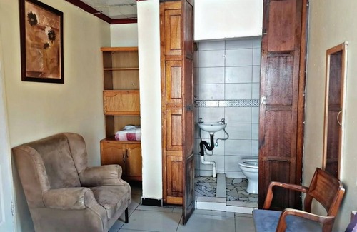 Bezuidenhout Valley House | Valley Center Guest House