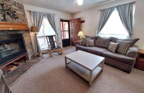 Red River House | Valley Condo 101 Creekside - End Unit - Wi-Fi - Hot Tub - Fireplace - Washer - Dryer - Playground