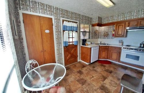 Red River House | Valley Condo 101 Creekside - End Unit - Wi-Fi - Hot Tub - Fireplace - Washer - Dryer - Playground