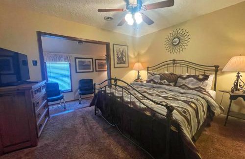 Red River House | Valley Condo 116 - Creekside - WiFi - Hot Tub - Fireplace - Washer - Dryer - Playground