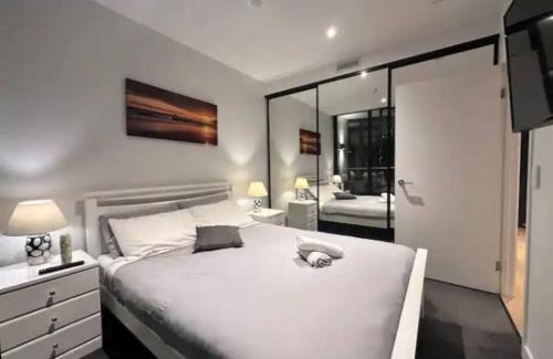 Fortitude Valley Apartment | Valley Gem - City View 1 Bedroom Apartment at FV Peppers