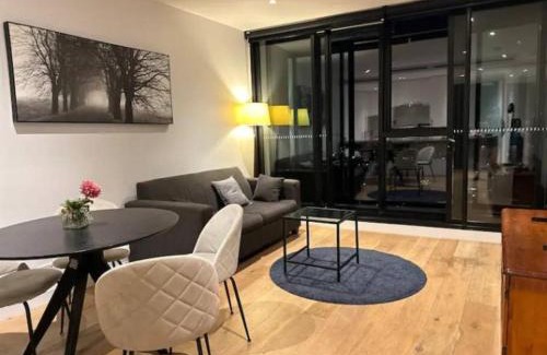 Fortitude Valley Apartment | Valley Gem - City View 1 Bedroom Apartment at FV Peppers