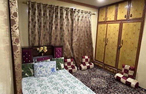 Srinagar House | VALLEY HONEY INN