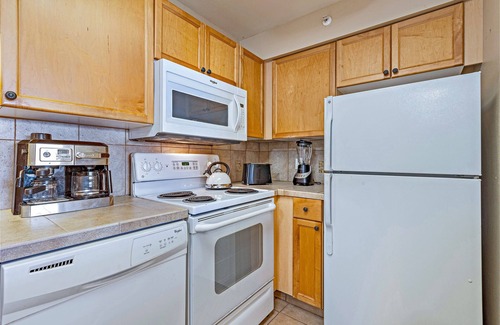 Kahana Condo | Valley Isle Resort #1208 - Vacation West Maui