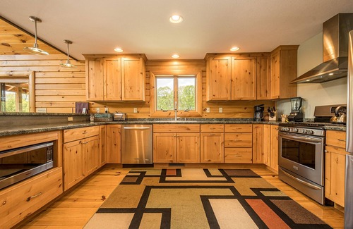 McHenry House | Valley Lodge | Stunning Log Home, On Golf Course!