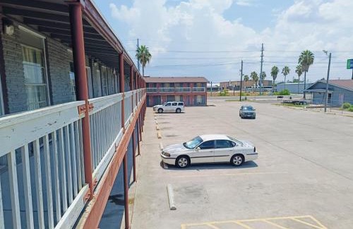 Central City Hotel | Valley Motel By Townhouse Corpus Christi Near Airport I 37