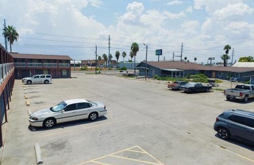 Central City Hotel | Valley Motel By Townhouse Corpus Christi Near Airport I 37