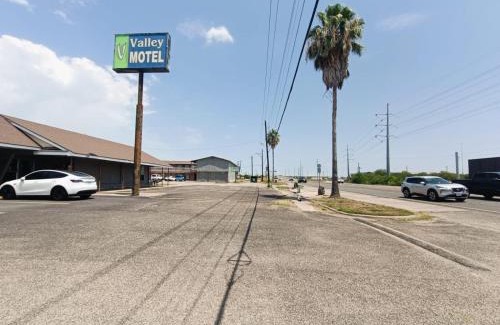 Central City Hotel | Valley Motel By Townhouse Corpus Christi Near Airport I 37