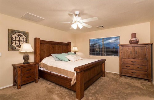 Mesa House | Valley of the Sun 5 BR by Casago