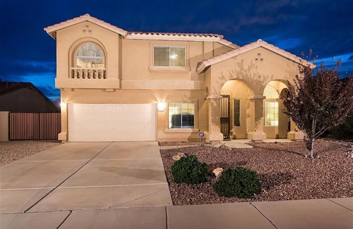 Mesa House | Valley of the Sun 5 BR by Casago