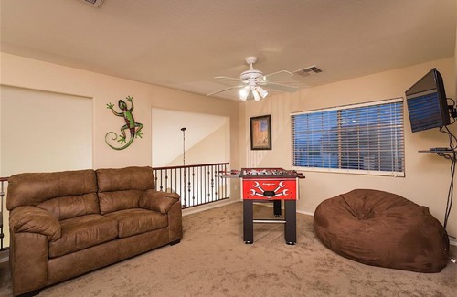 Mesa House | Valley of the Sun 5 BR by Casago