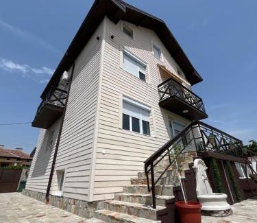 Kazanlak House | Valley Residence