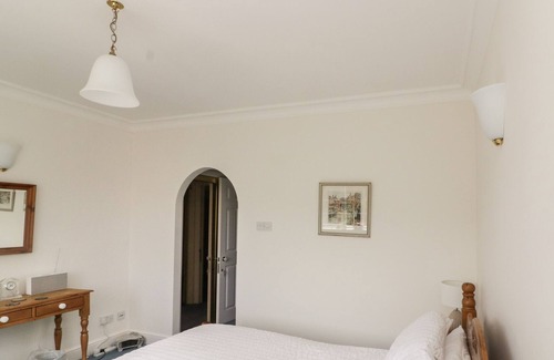 Salcombe Cottage | VALLEY VIEW, 9 ST ELMO COURT, family friendly, with pool in Salcombe