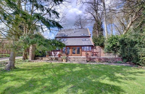 Hartfield House | Valley View Barn - Three Bedroom House, Sleeps 6